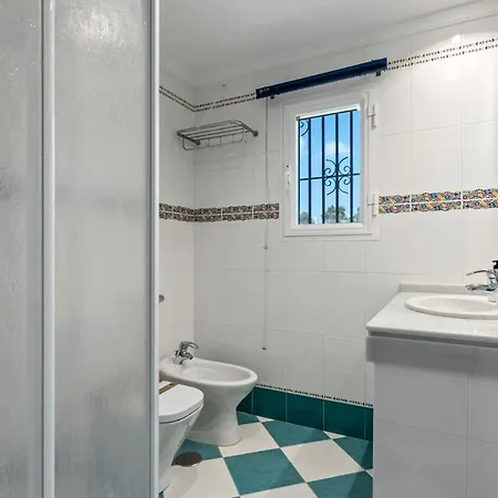Stunning 3 Floor House In Costa Del Golf בית נופש