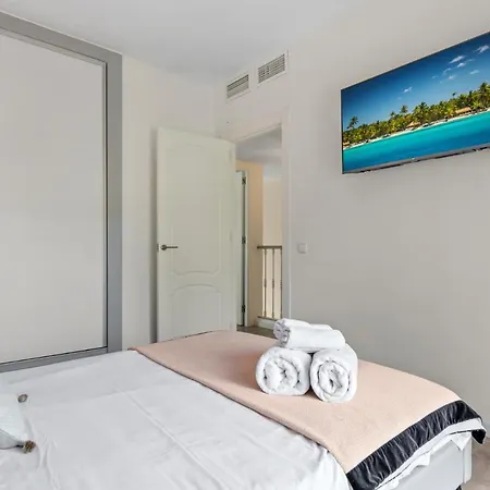 בית נופש Stunning 3 Floor House In Costa Del Golf *