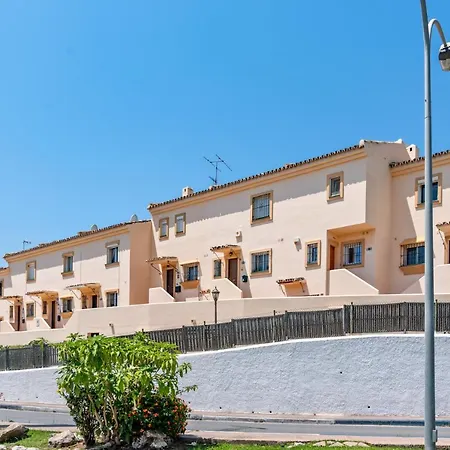 Stunning 3 Floor House In Costa Del Golf *
