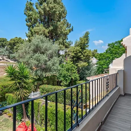 Stunning 3 Floor House In Costa Del Golf