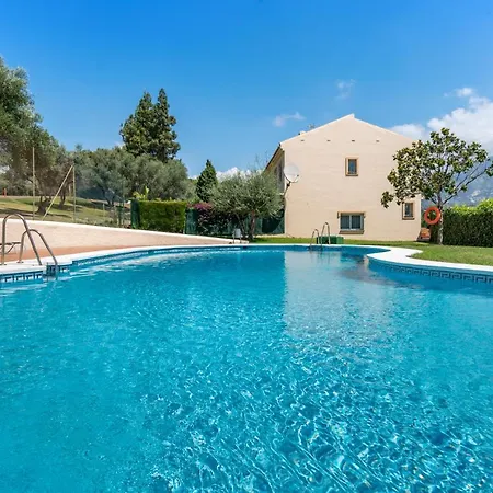Stunning 3 Floor House In Costa Del Golf מארבלה