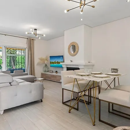 Stunning 3 Floor House In Costa Del Golf *
