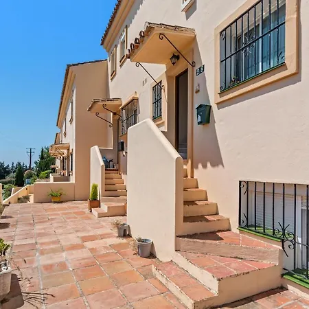 Stunning 3 Floor House In Costa Del Golf בית נופש *