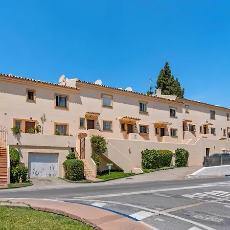 Stunning 3 Floor House In Costa Del Golf *